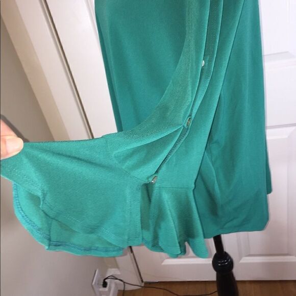 NWT Green Envelope Las Angeles Bell Sleeve Top 2X - Picture 2 of 5